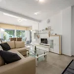 With 3 Bedrooms 펜션 *