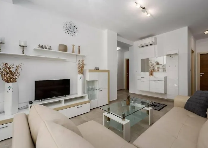 With 3 Bedrooms * Porec