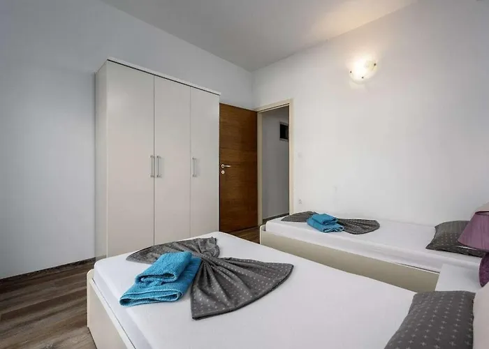 With 3 Bedrooms Porec
